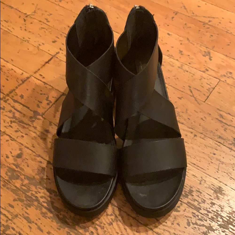 Steve by steve madden black chunky sole sandals!